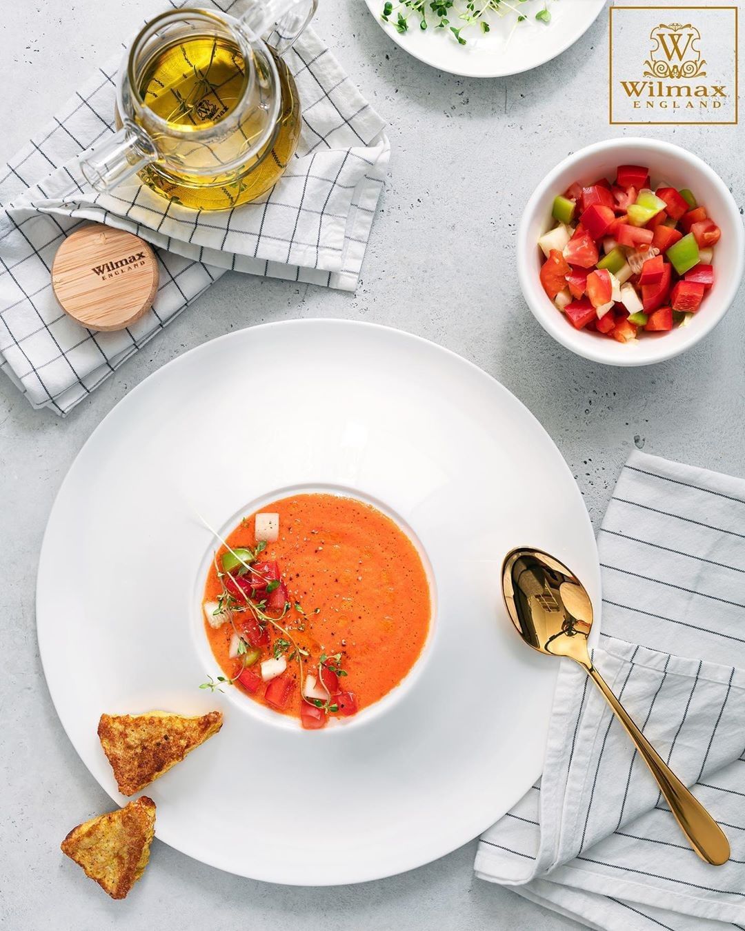 Wilmax Fine Porcelain Round Plate 13.75" | 35 Cm SKU: WL-992782/A