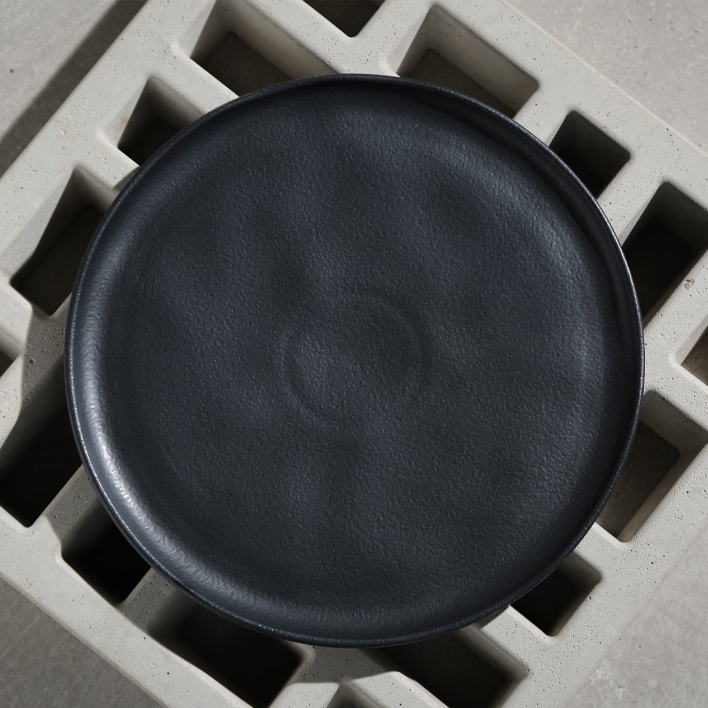 Porto Brasil MATTE BLACK DINNER PLATE BIO STONEWARE dia. 11.42" SKU: '123173902