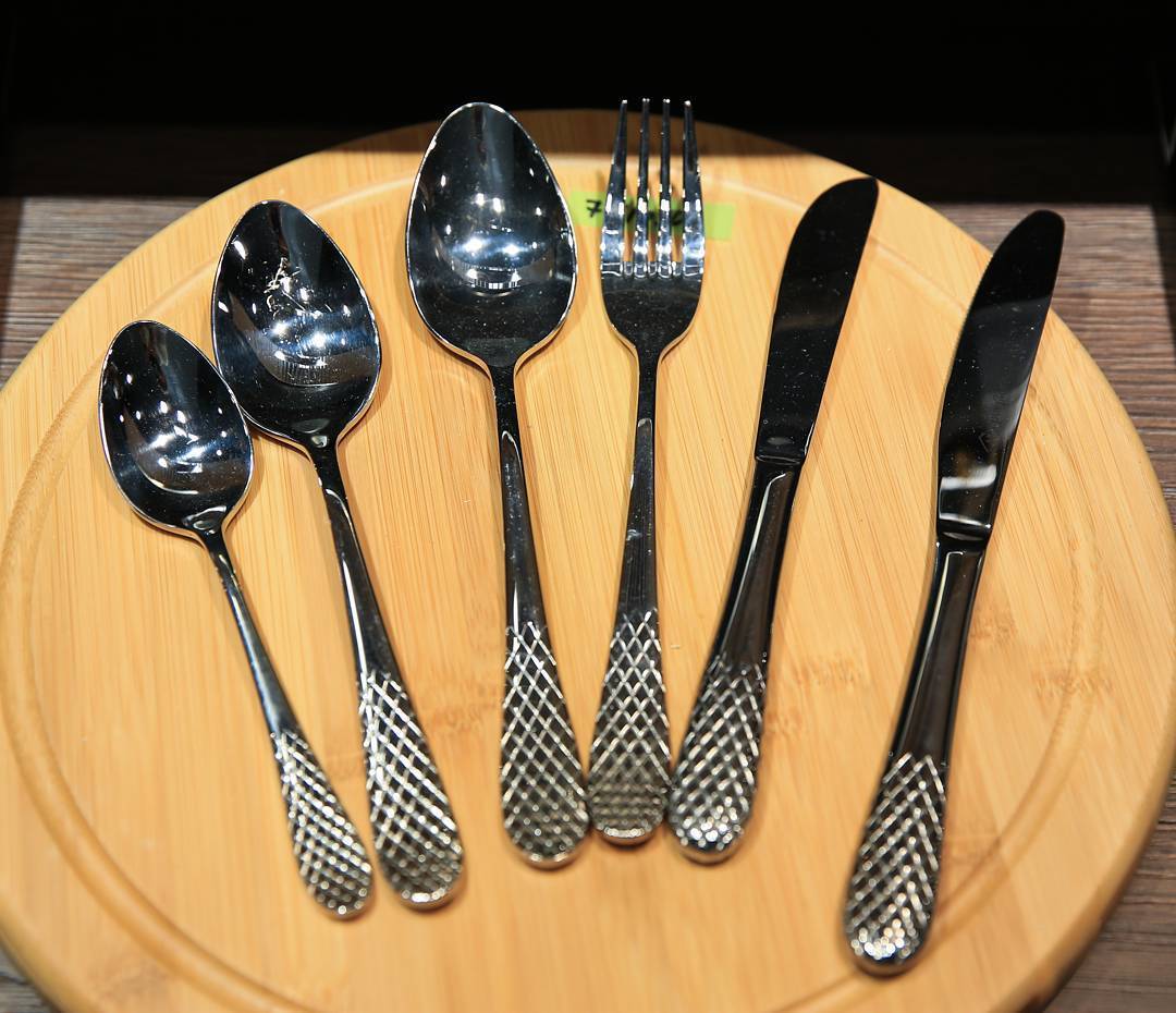 Wilmax High Polish Stainless Steel Dinner Knife 8.5" | 22 Cm White Box Packing SKU: WL-999100/A