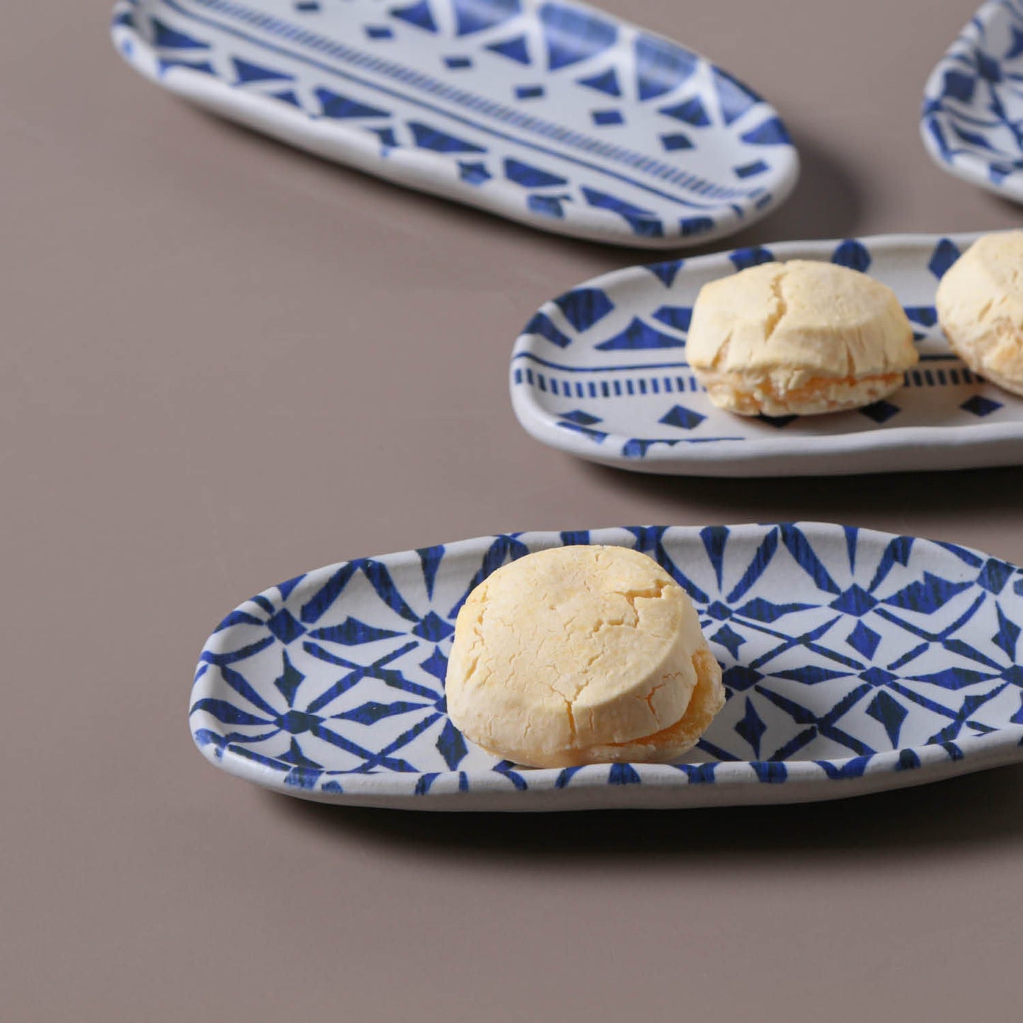 Porto Brasil MAYA SHALLOW OVAL PR ORGANIC STONEWARE dia. 6.5x3.15" SET OF 2 DESIGNS SKU: '35214117901