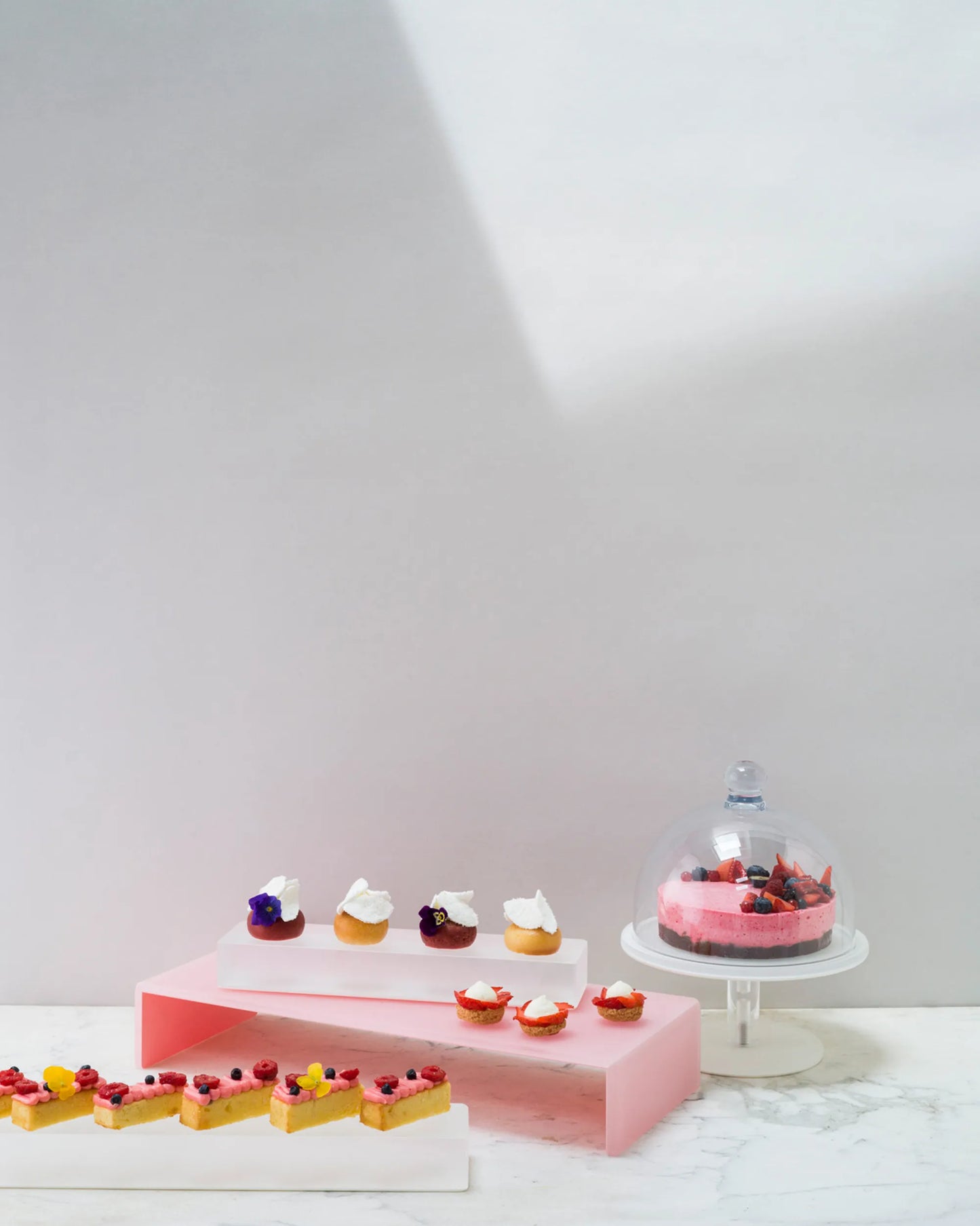 Revol MEALPLAK TRAY WITH 3 DOMES Nacryl White SKU: '411646