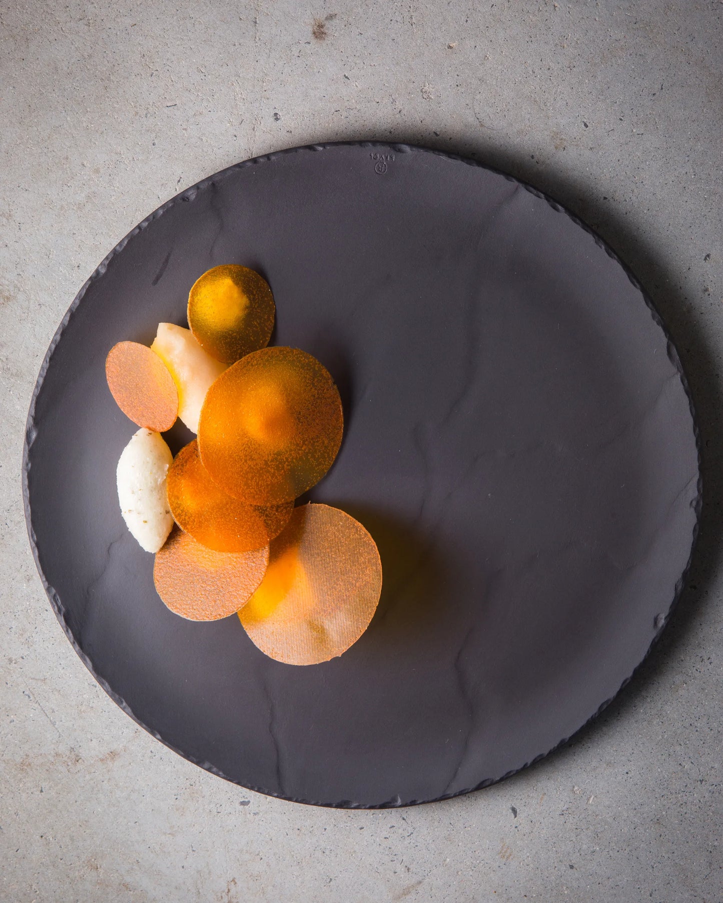 Revol BASALT ROUND FLAT PLATE 28,5CM Matt slate style SKU: '641316