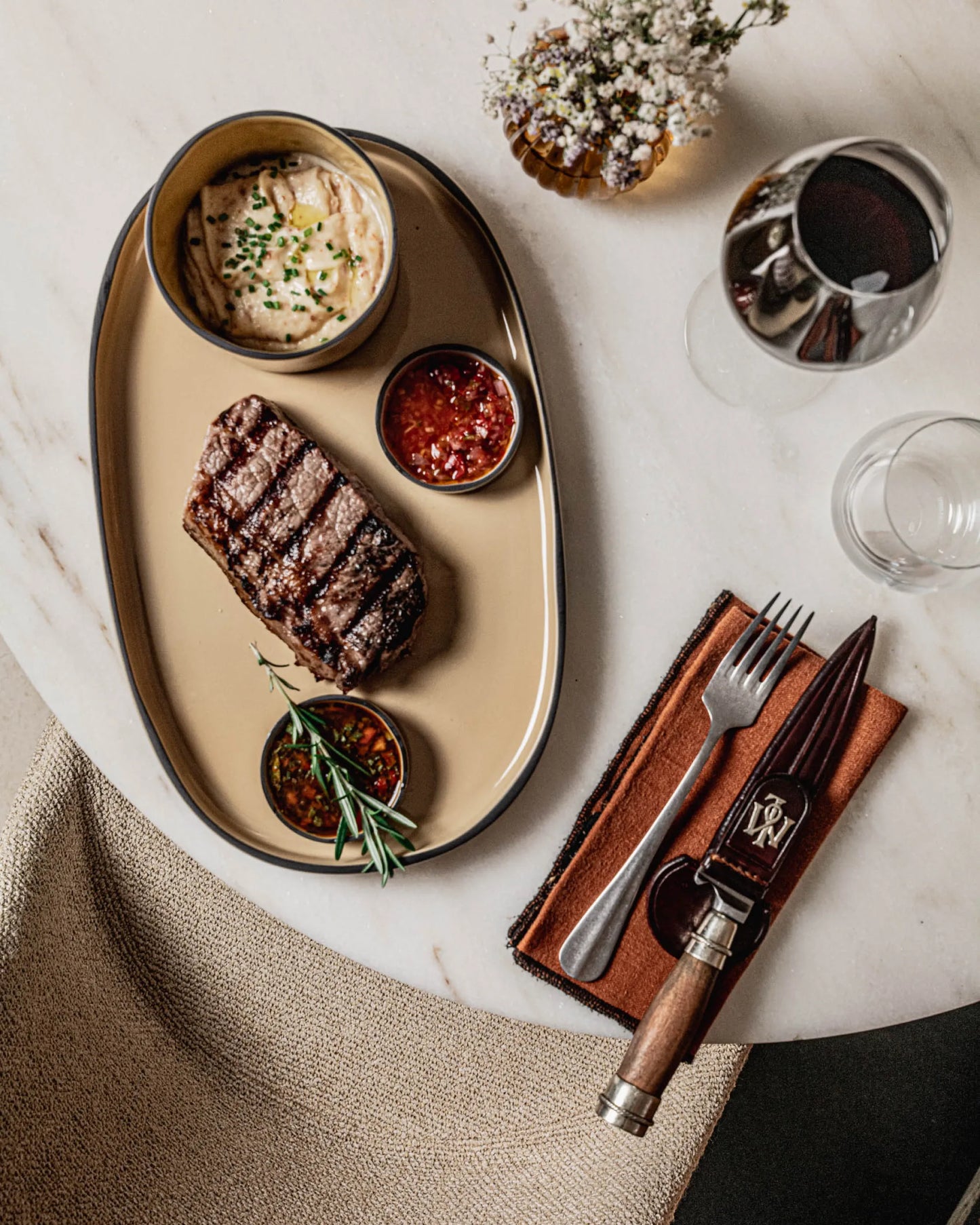 Revol CARACTERE OVAL PLATE White Cumulus SKU: '652759