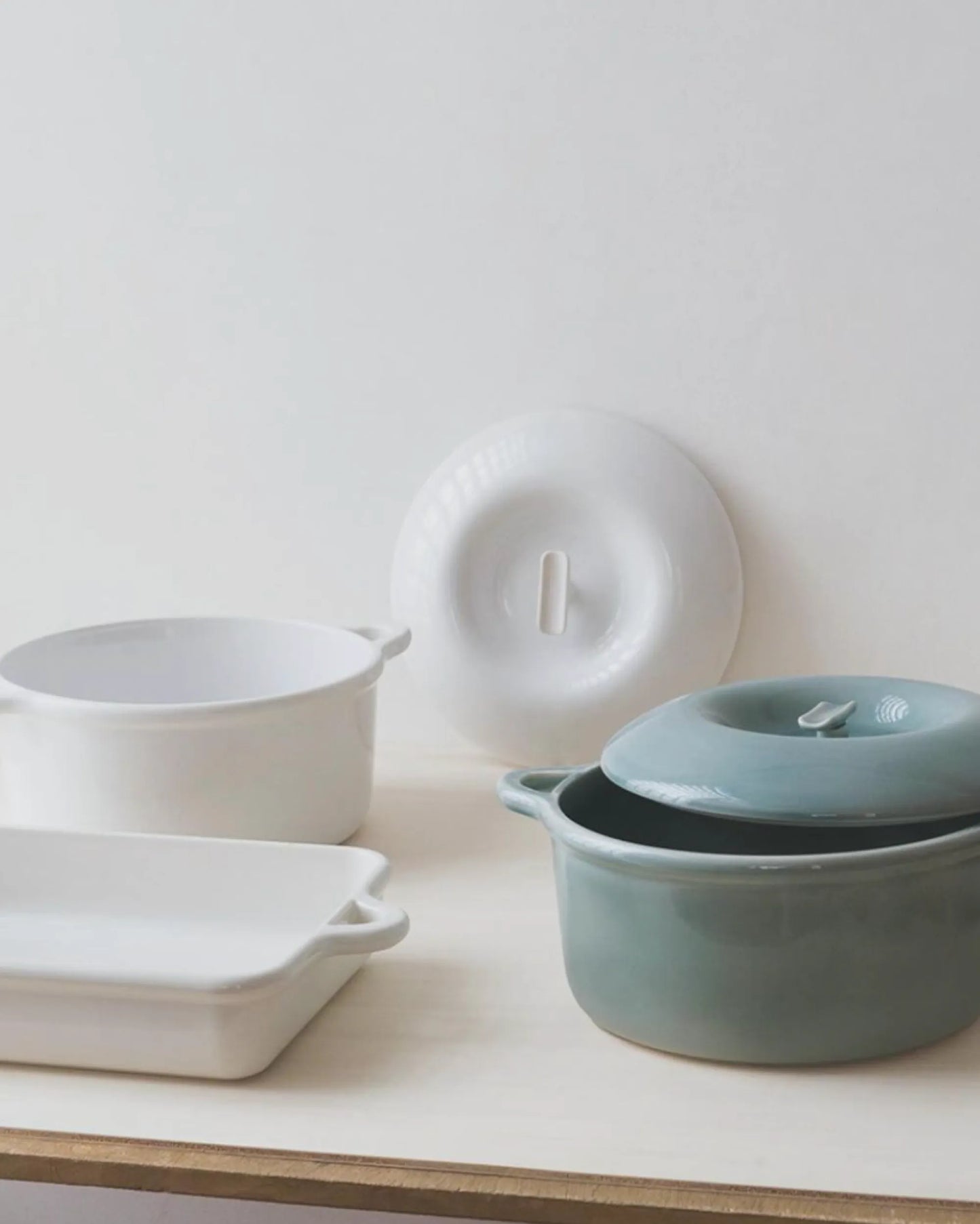 Revol BOMBANCE ROUND COCOTTE 22CM OVEN WITH PORCELAIN LID Cloud Grey SKU: '660135