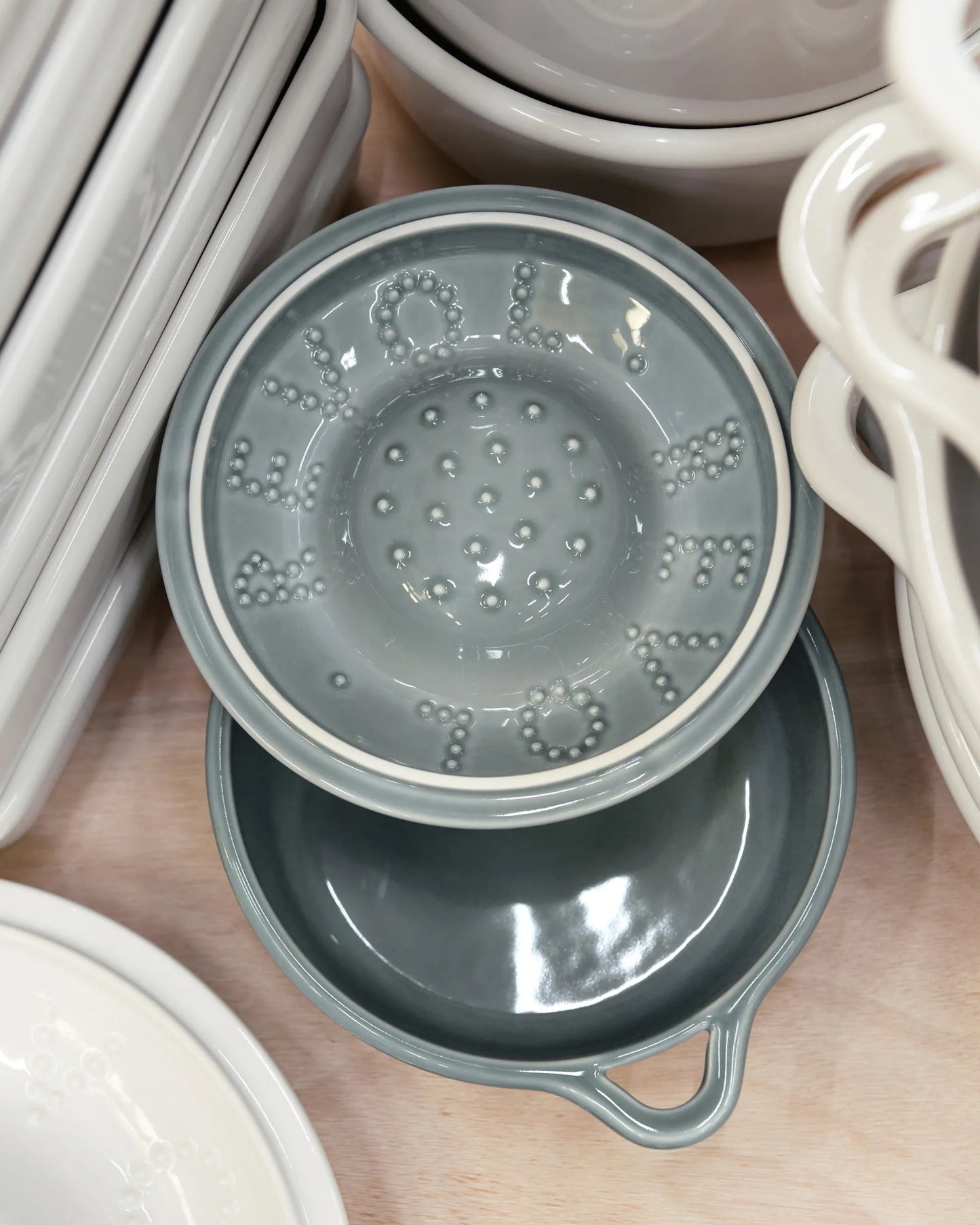 Revol BOMBANCE ROUND COCOTTE 26CM INDUCTION WITH PORCELAIN LID Cloud Grey Induction SKU: '660140