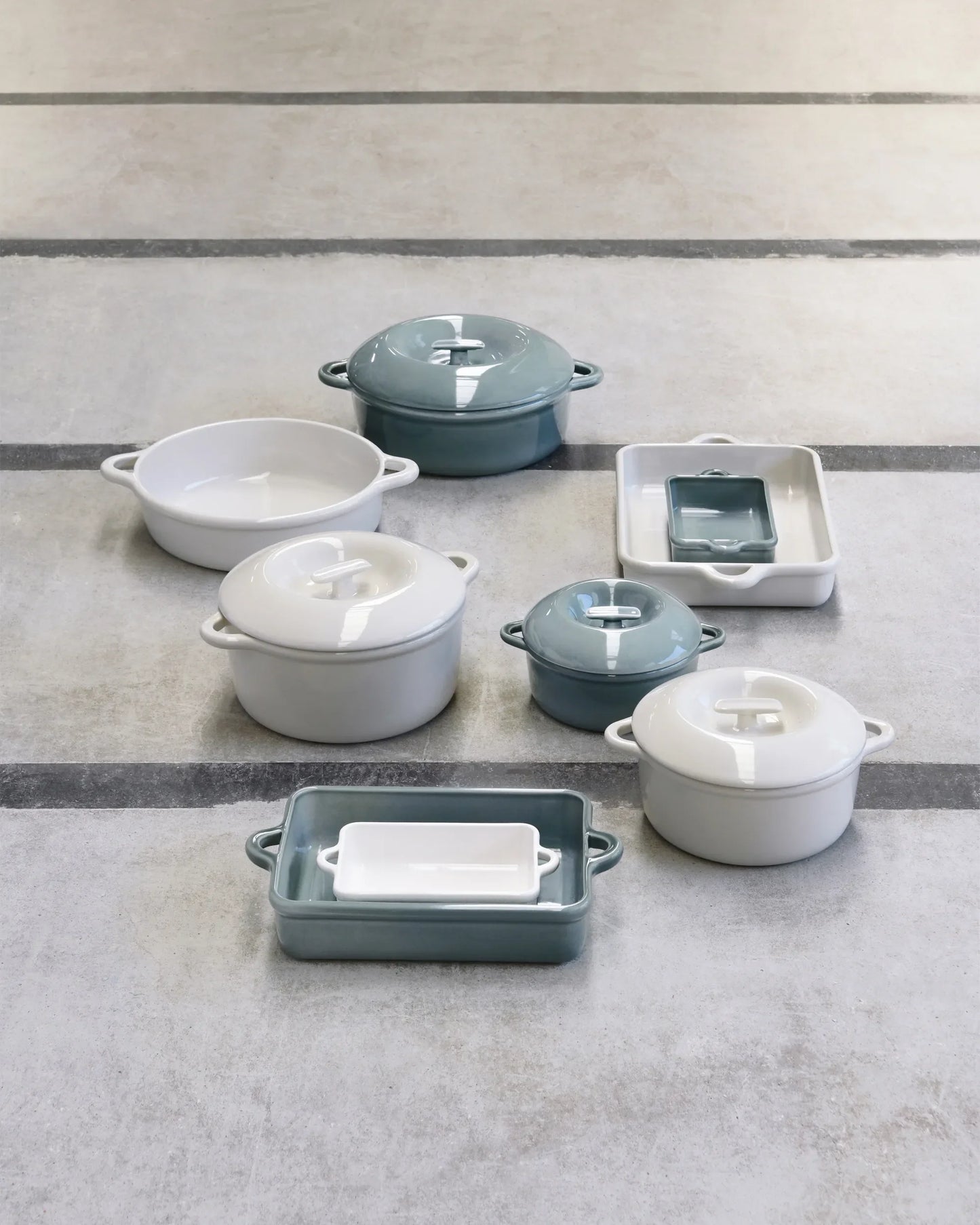 Revol BOMBANCE ROUND COCOTTE 29CM INDUCTION WITH PORCELAIN LID Cloud Grey Induction SKU: '660142