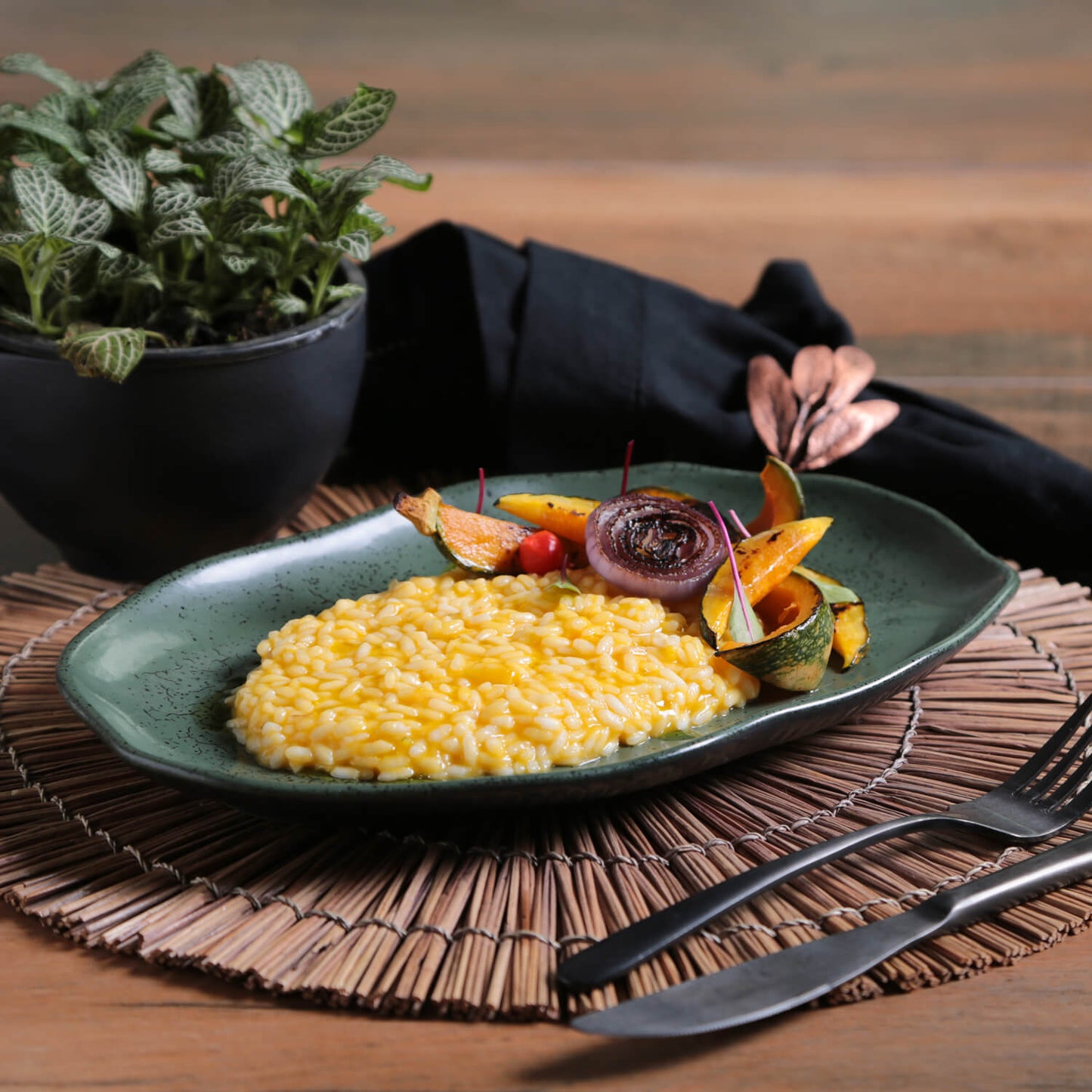 Porto Brasil GREENERY SHALLOW OVAL PR MEDIUM BIO STONEWARE dia. 11.81x7.87"  SKU: '14831106501