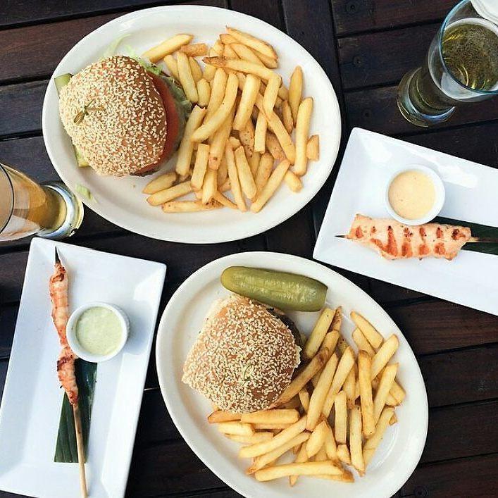 Wilmax Fine Porcelain Oval Platter 16" | 40.5 Cm SKU: WL-992027/A