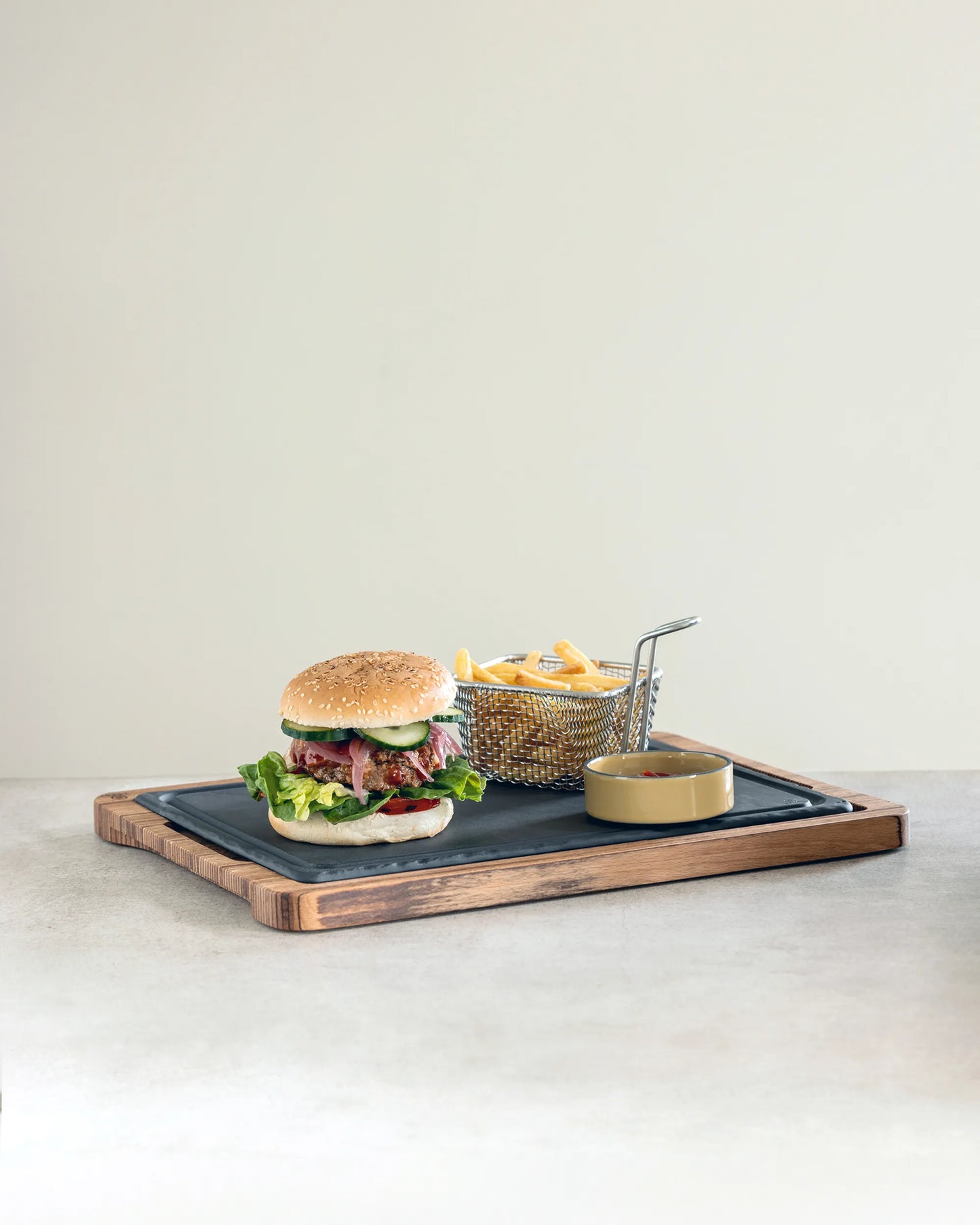 Revol BASALT BURGER PLATE CURVED EDGES 33 Matt slate style SKU: '647784