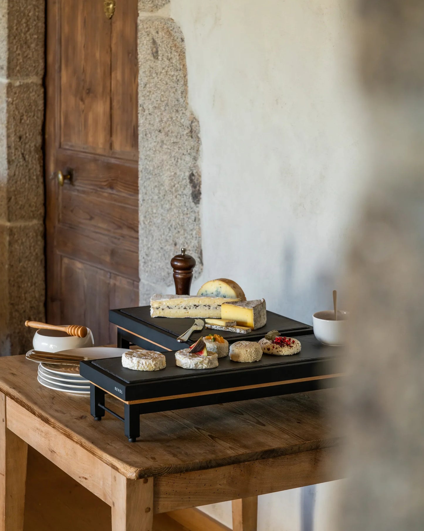 Revol EN SCENE RISER FOR GN 1/2 Black metal and oak SKU: '656041