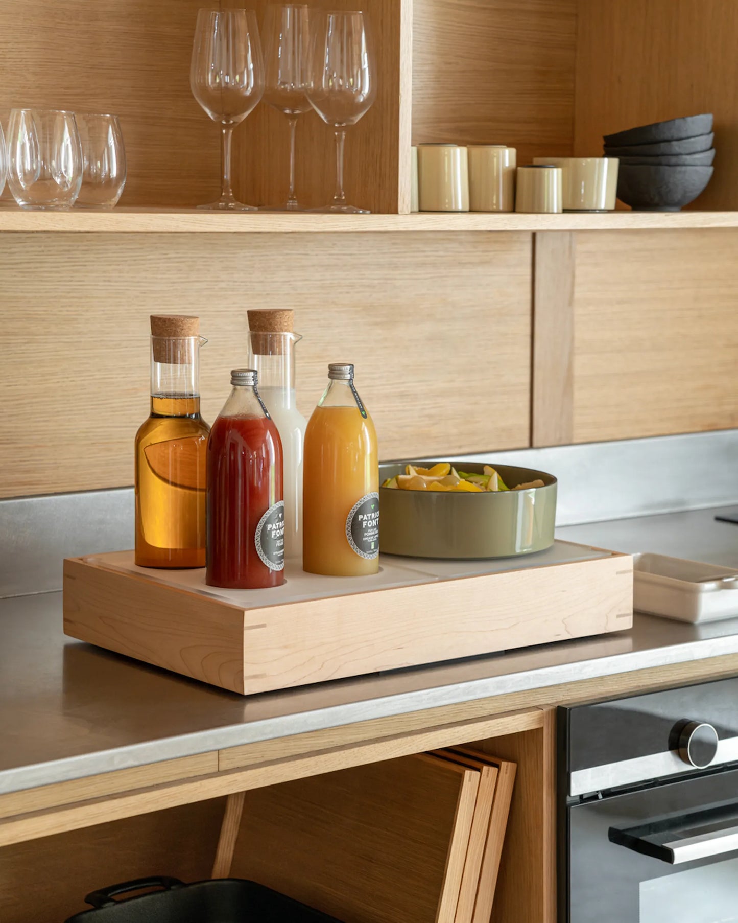 Revol EN SCENE TRAY GN 1/2 FOR 4 CARAFES/BOTTLES Nacryl White SKU: '656907