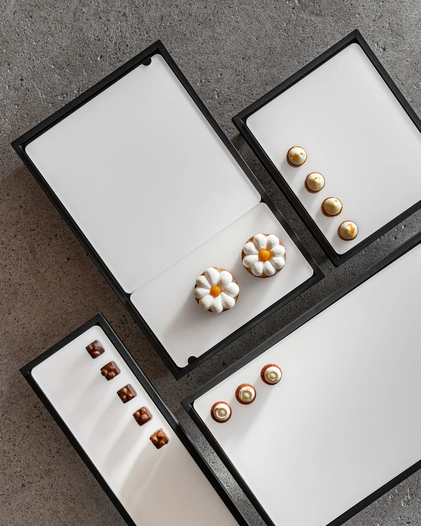 Revol EN SCENE TRAY GN 1/3 FOR 2 CARAFES/BOTTLES Nacryl Anthracite SKU: '656914