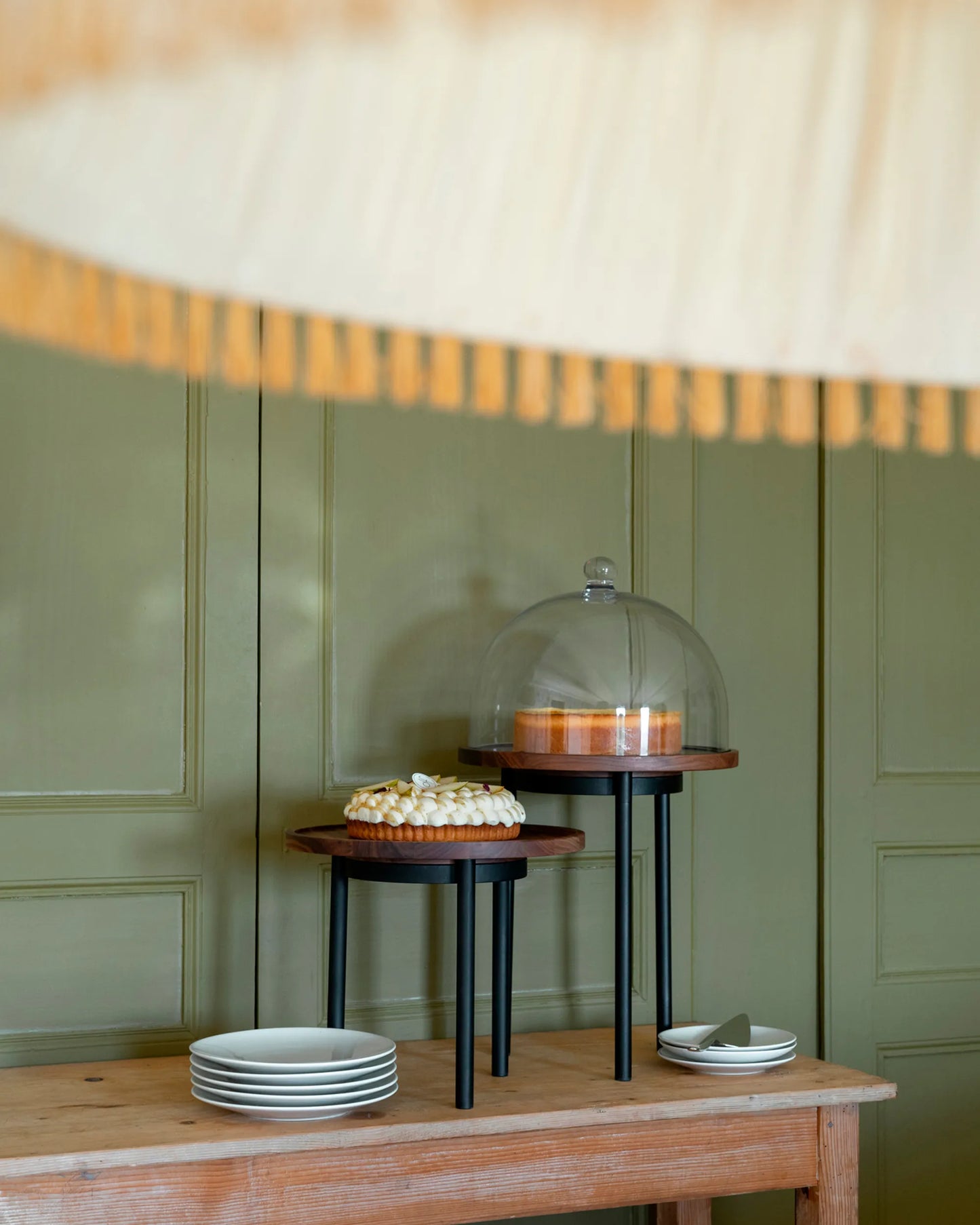 Revol EN SCENE ROUND RISER XL Black metal SKU: '660299