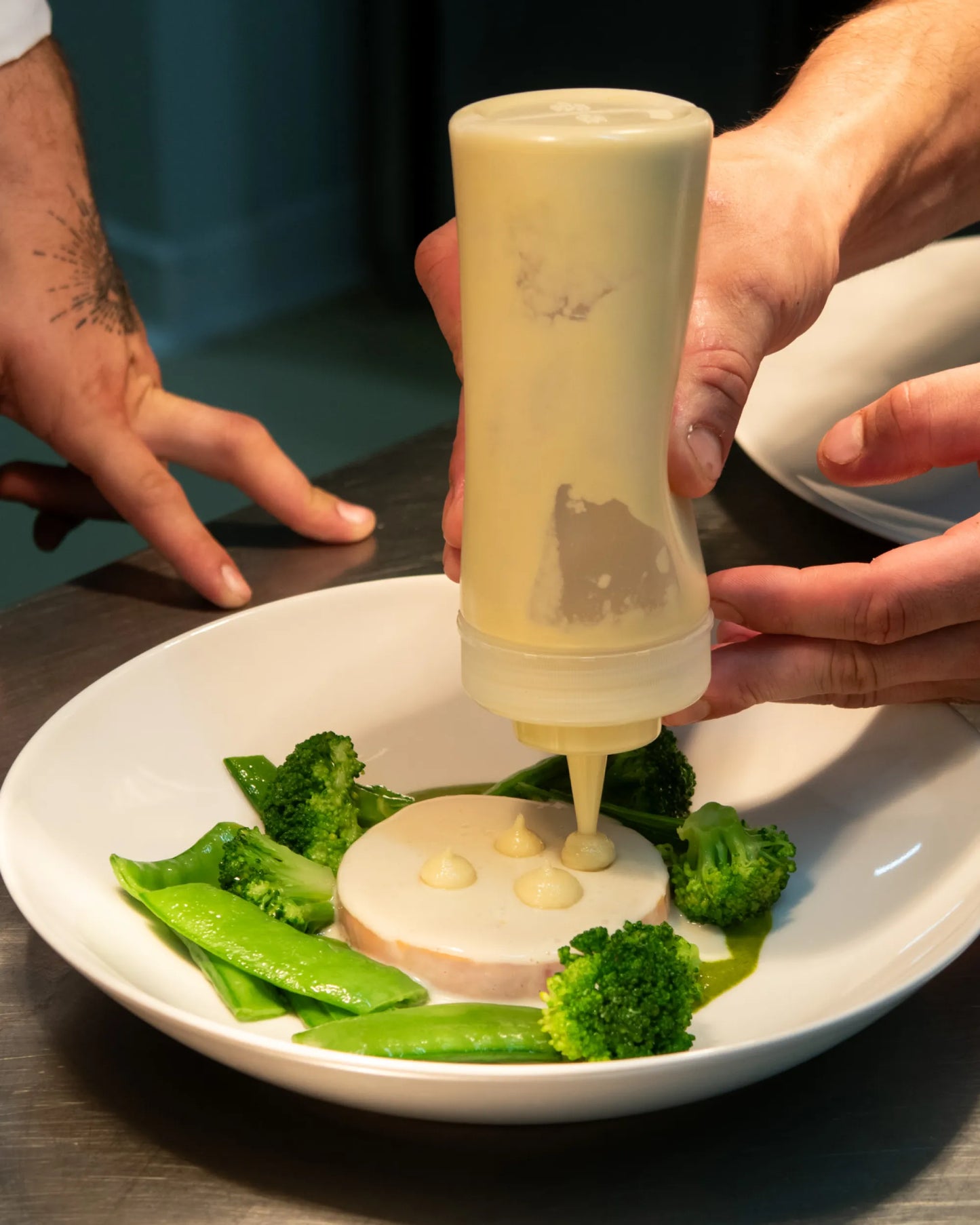 Revol MADELEINE DEEP COUPE PLATE 24CM Alabaster white SKU: '660542