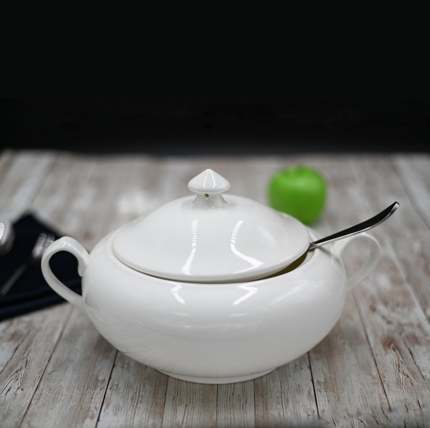 Wilmax Fine Porcelain Tureen 95 Oz | 2800 Ml In Colour Box SKU: WL-992491/1C