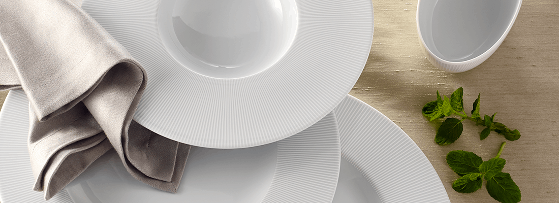 Corby Hall Raio Square Bowl Catalog Number: 051 0265 | Dimensions: 4 3/4 in (12 cm)